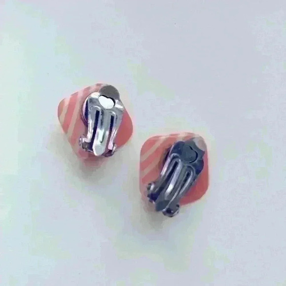 Retro clip on  earrings - Picture 8 of 9